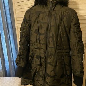 Coat women’s size small.